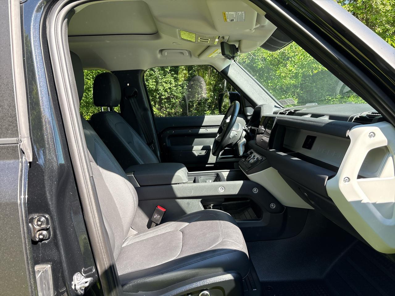 Land Rover Defender 130 SE 2023