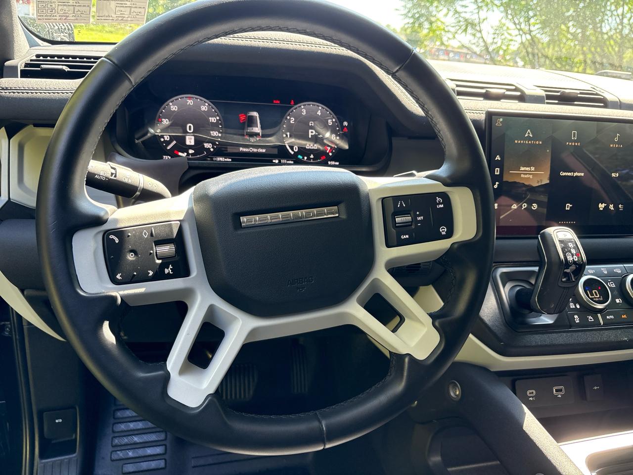 Land Rover Defender 130 SE 2023