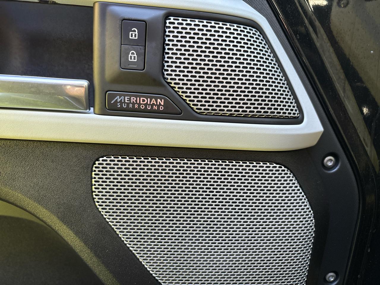 Land Rover Defender 130 SE 2023