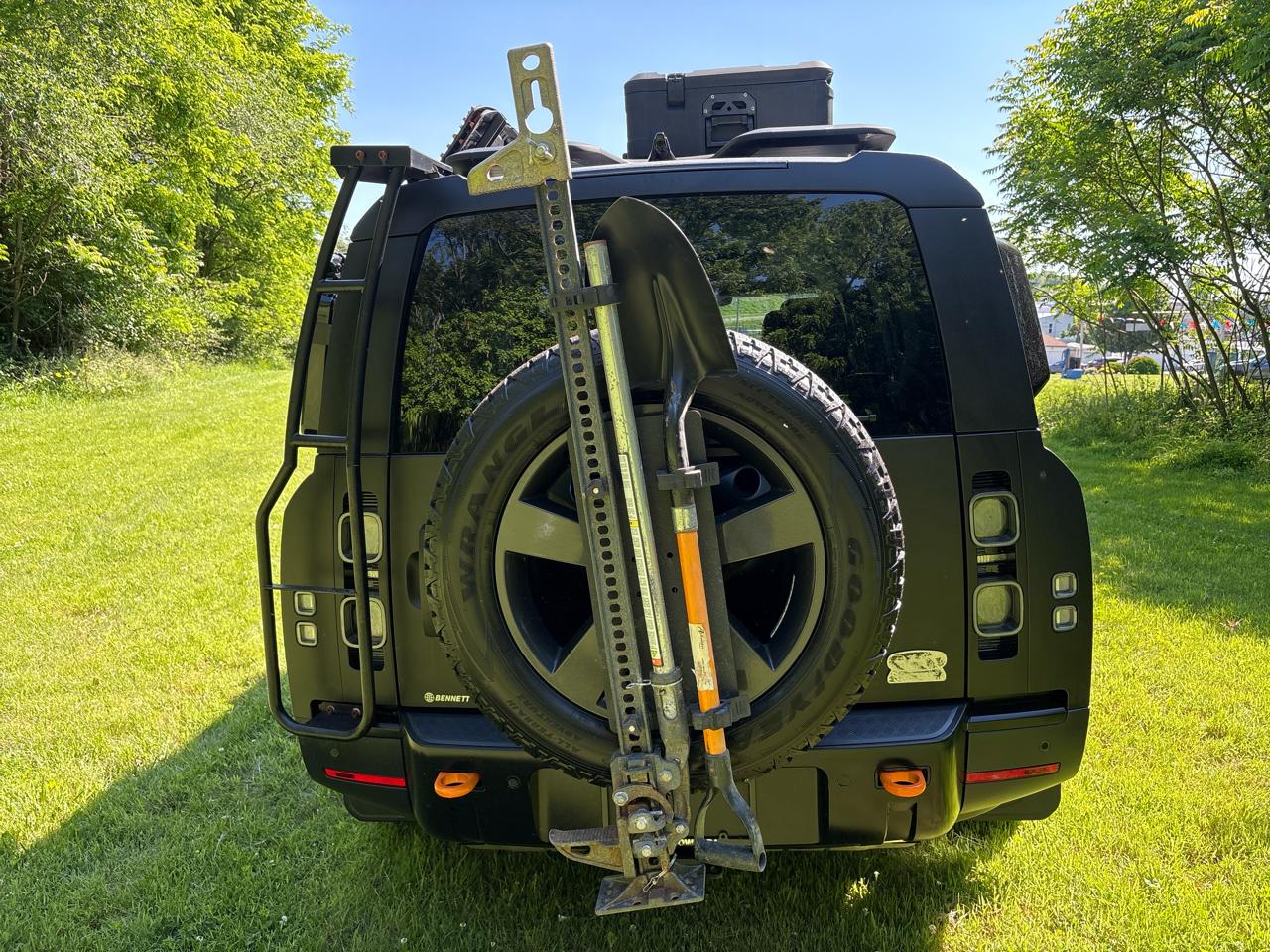 Land Rover Defender 130 SE 2023
