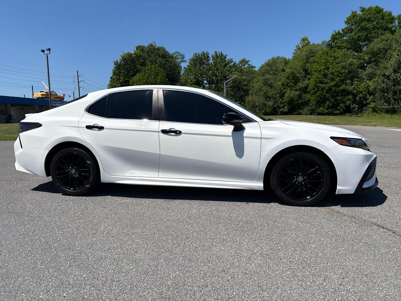 Toyota Camry SE 2021