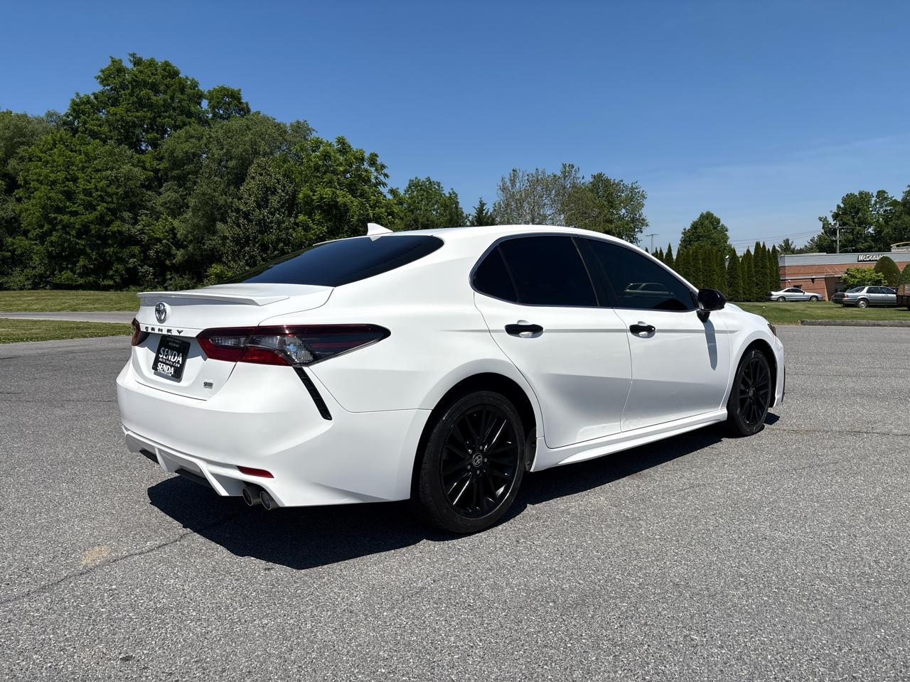 Toyota Camry SE 2021