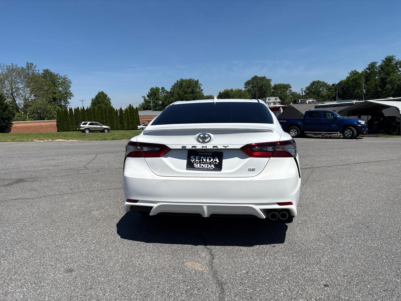 Toyota Camry SE 2021