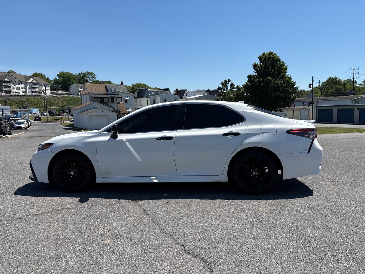 Toyota Camry SE 2021