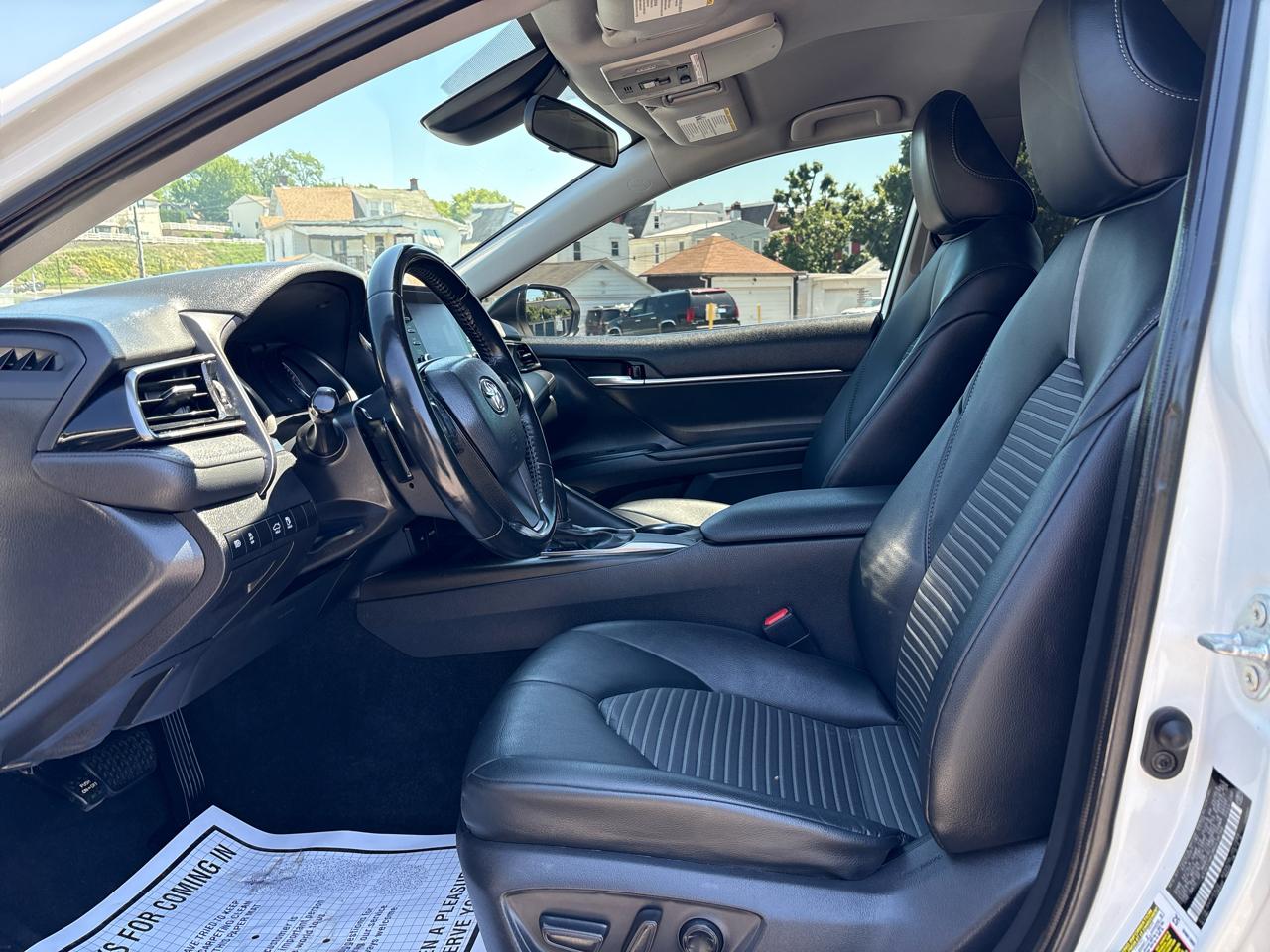 Toyota Camry SE 2021