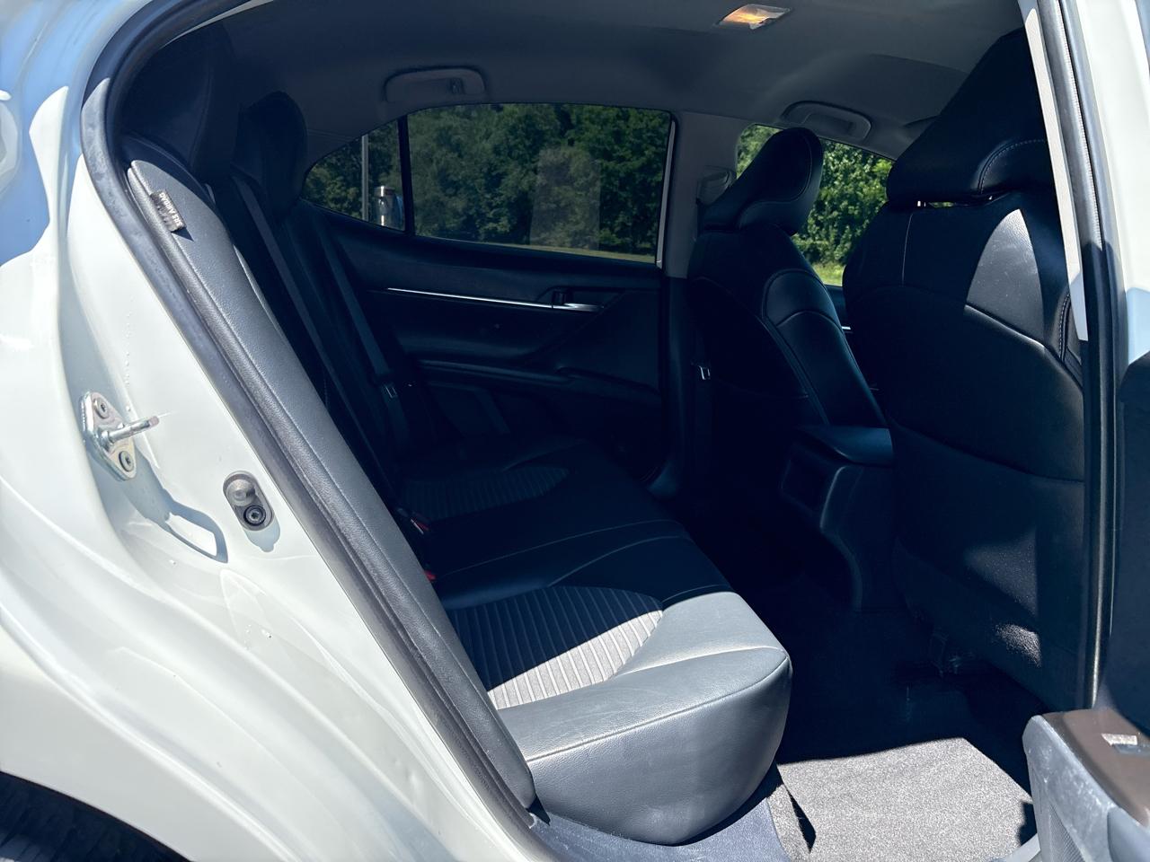 Toyota Camry SE 2021