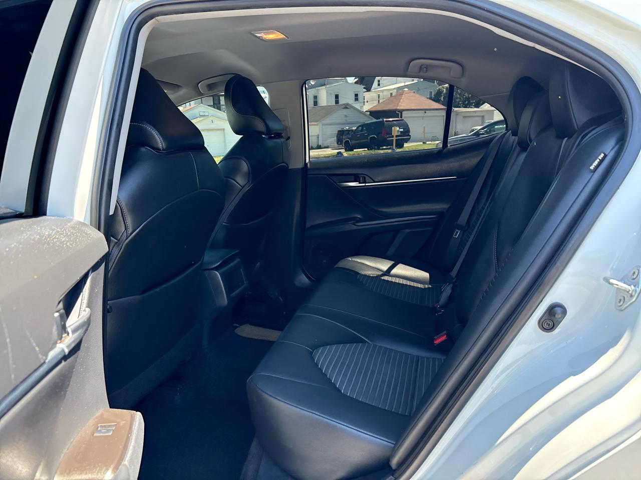 Toyota Camry SE 2021