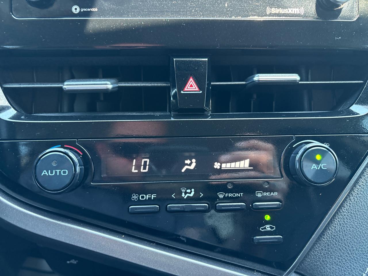 Toyota Camry SE 2021
