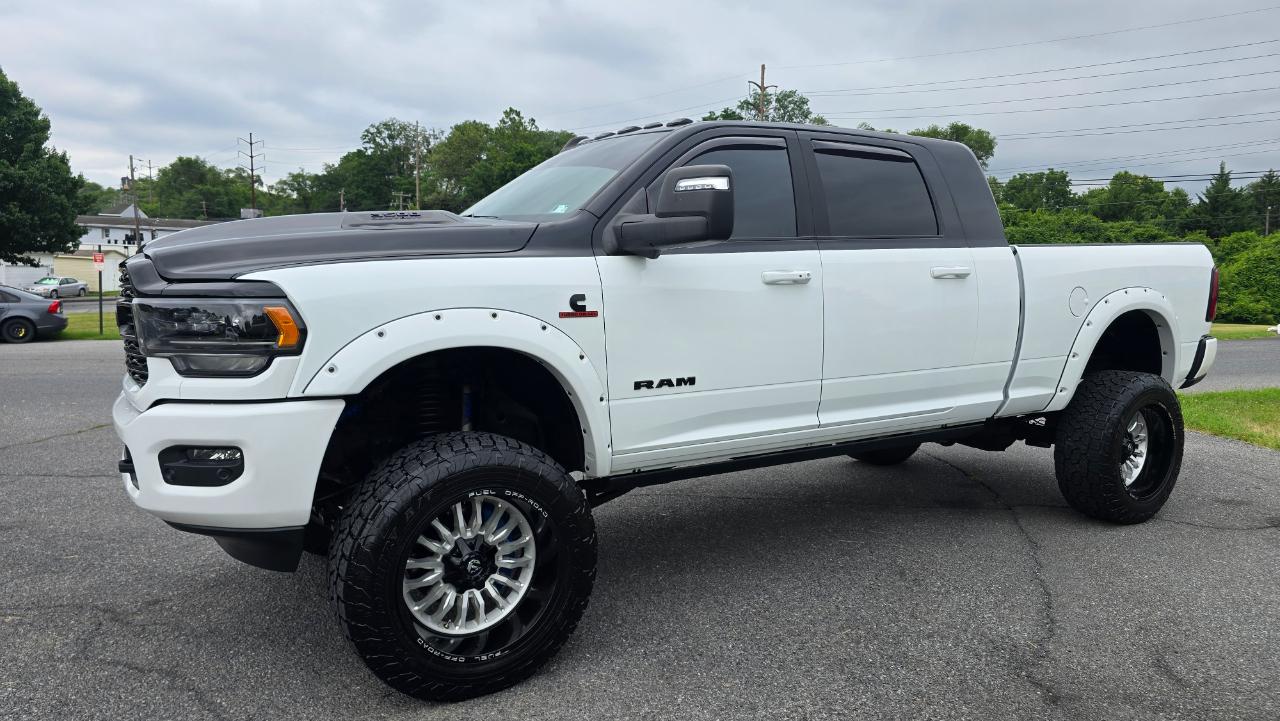 RAM 3500 Limited Mega Cab 4WD 2024