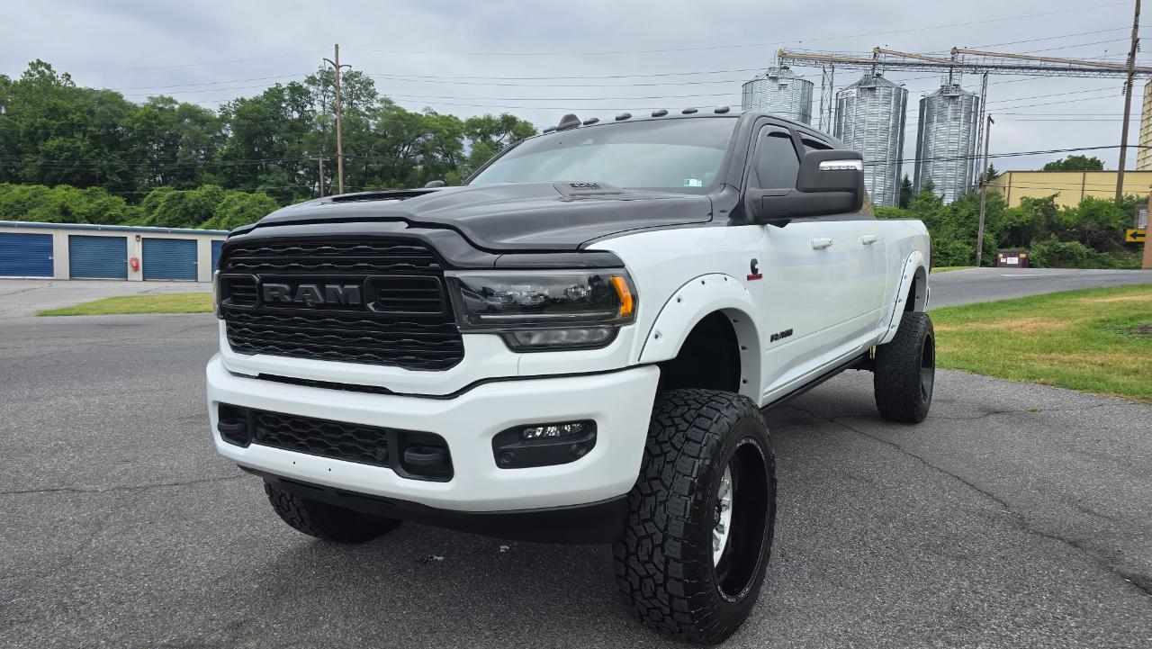 RAM 3500 Limited Mega Cab 4WD 2024