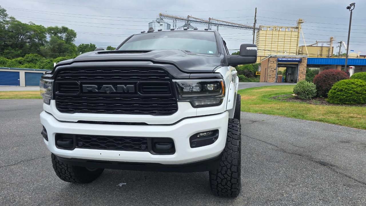 RAM 3500 Limited Mega Cab 4WD 2024