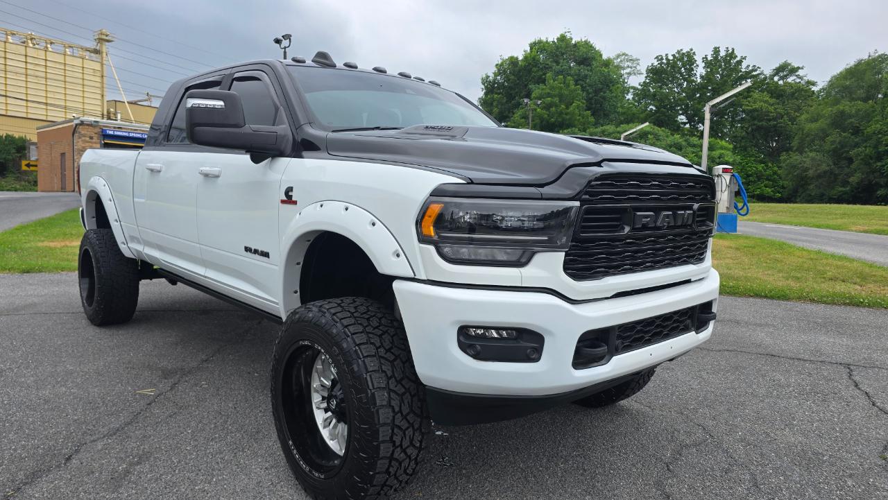 RAM 3500 Limited Mega Cab 4WD 2024