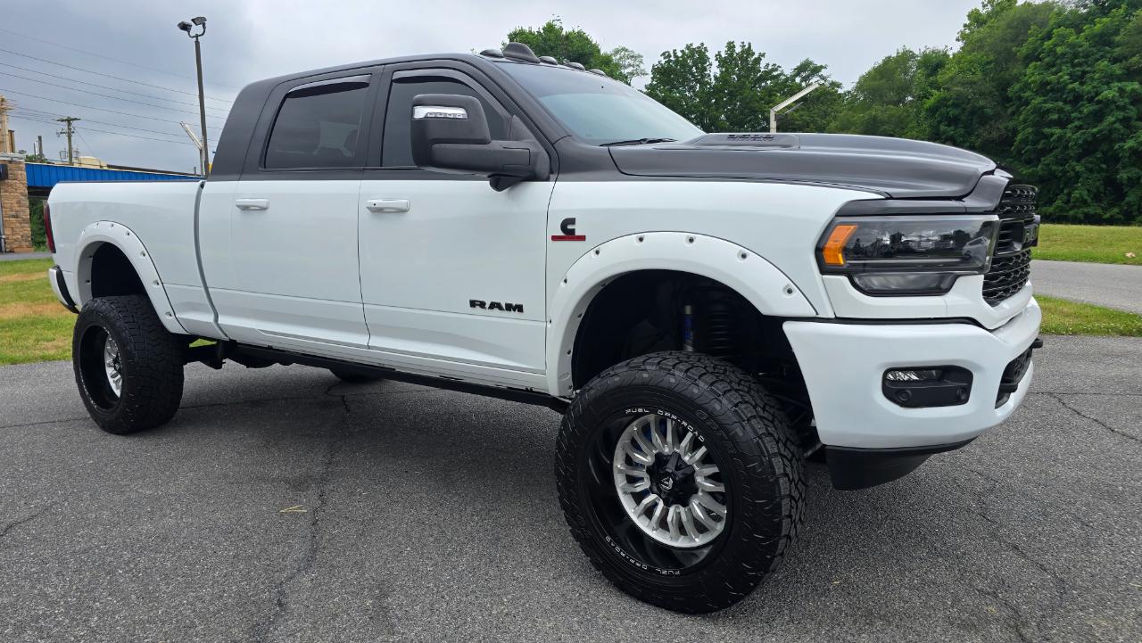 RAM 3500 Limited Mega Cab 4WD 2024