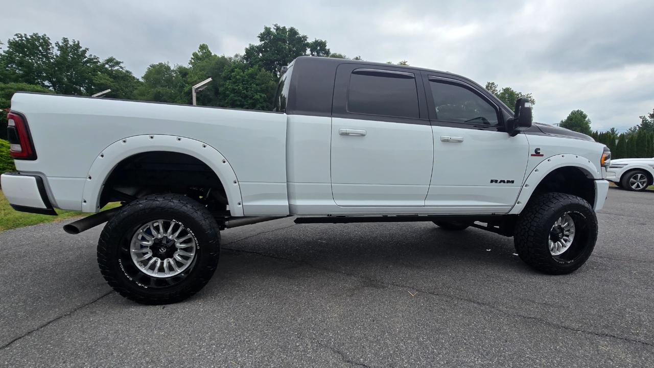 RAM 3500 Limited Mega Cab 4WD 2024