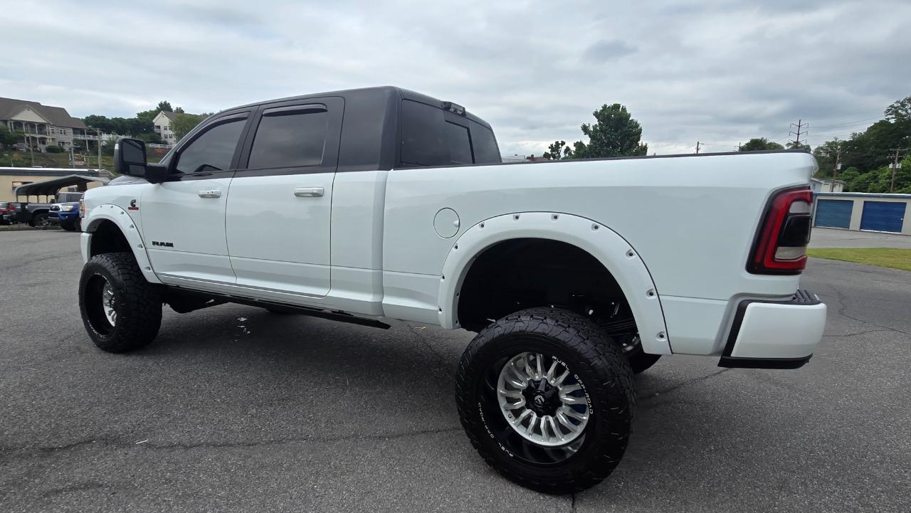 RAM 3500 Limited Mega Cab 4WD 2024