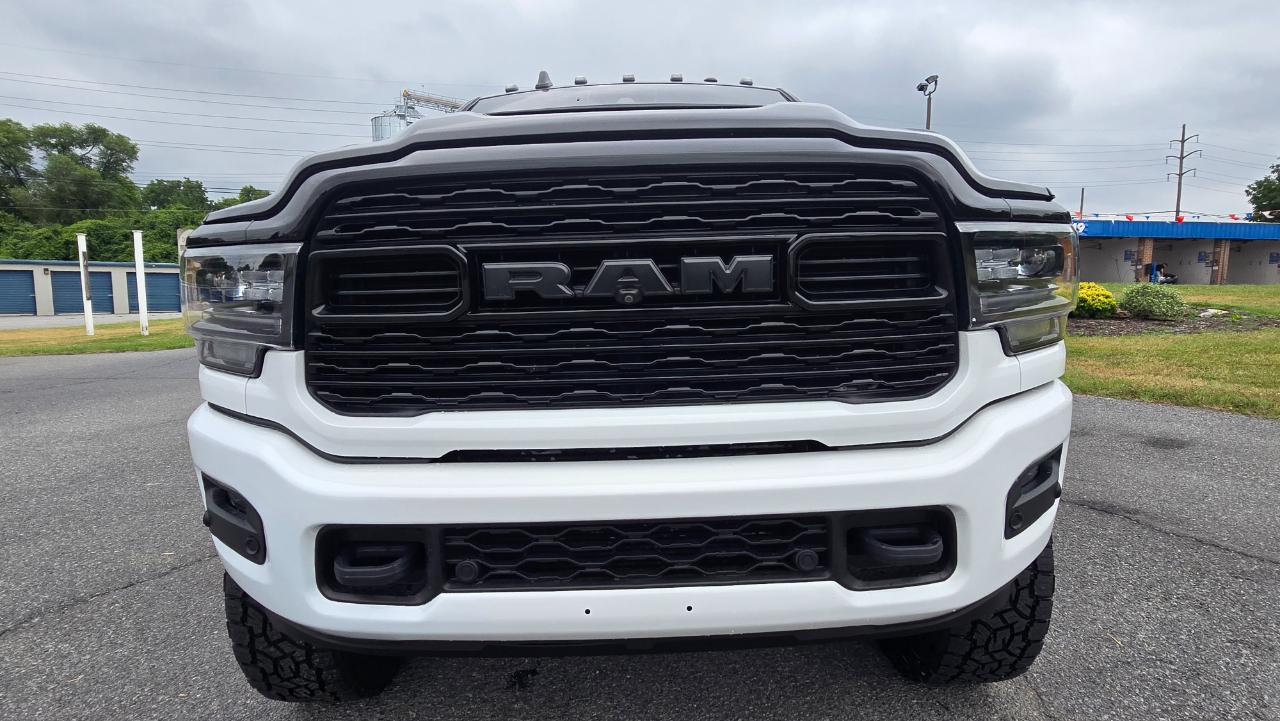 RAM 3500 Limited Mega Cab 4WD 2024