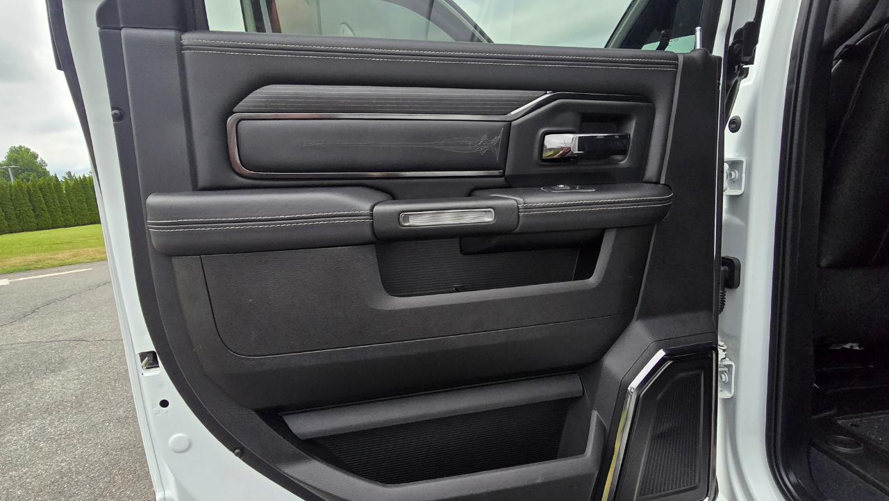 RAM 3500 Limited Mega Cab 4WD 2024