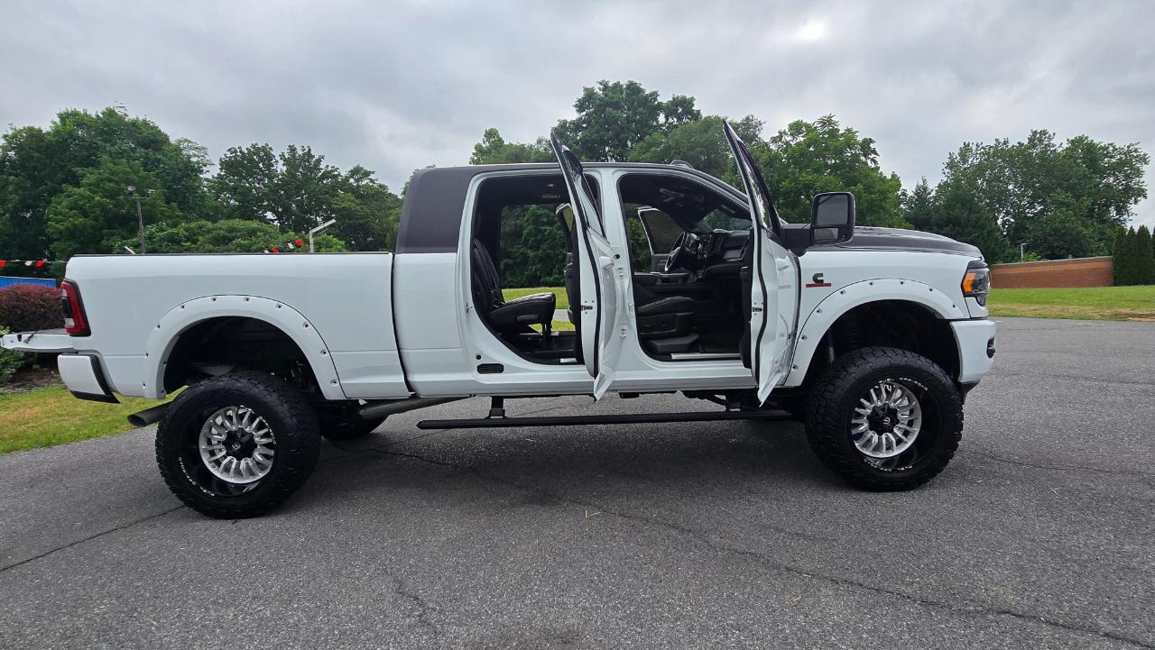RAM 3500 Limited Mega Cab 4WD 2024