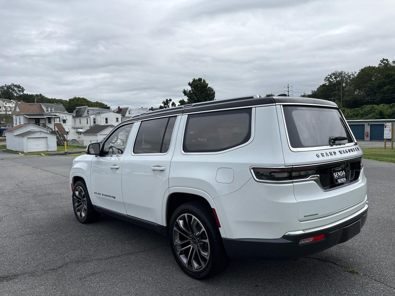 Jeep Grand Wagoneer Series III 4WD 2022
