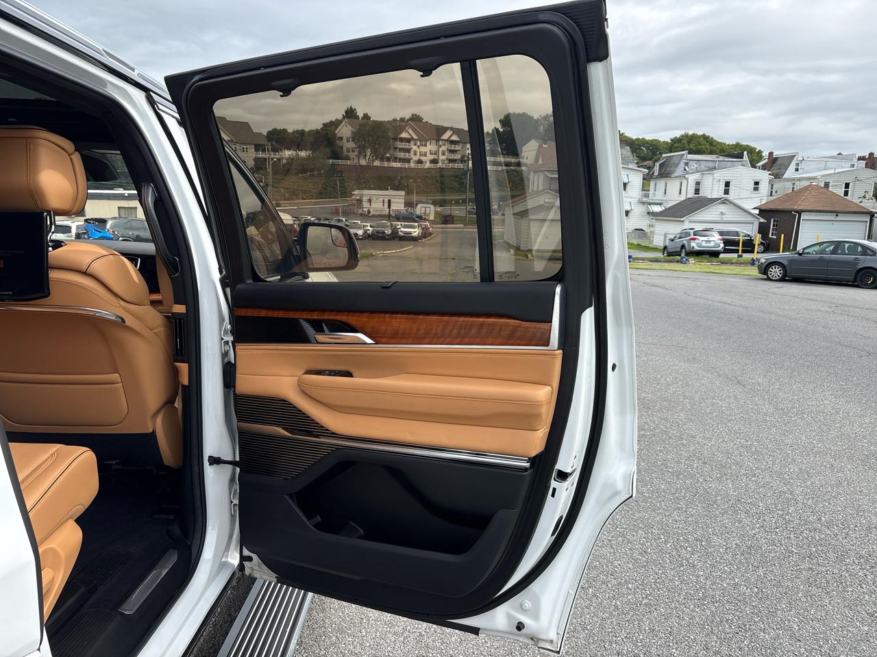 Jeep Grand Wagoneer Series III 4WD 2022