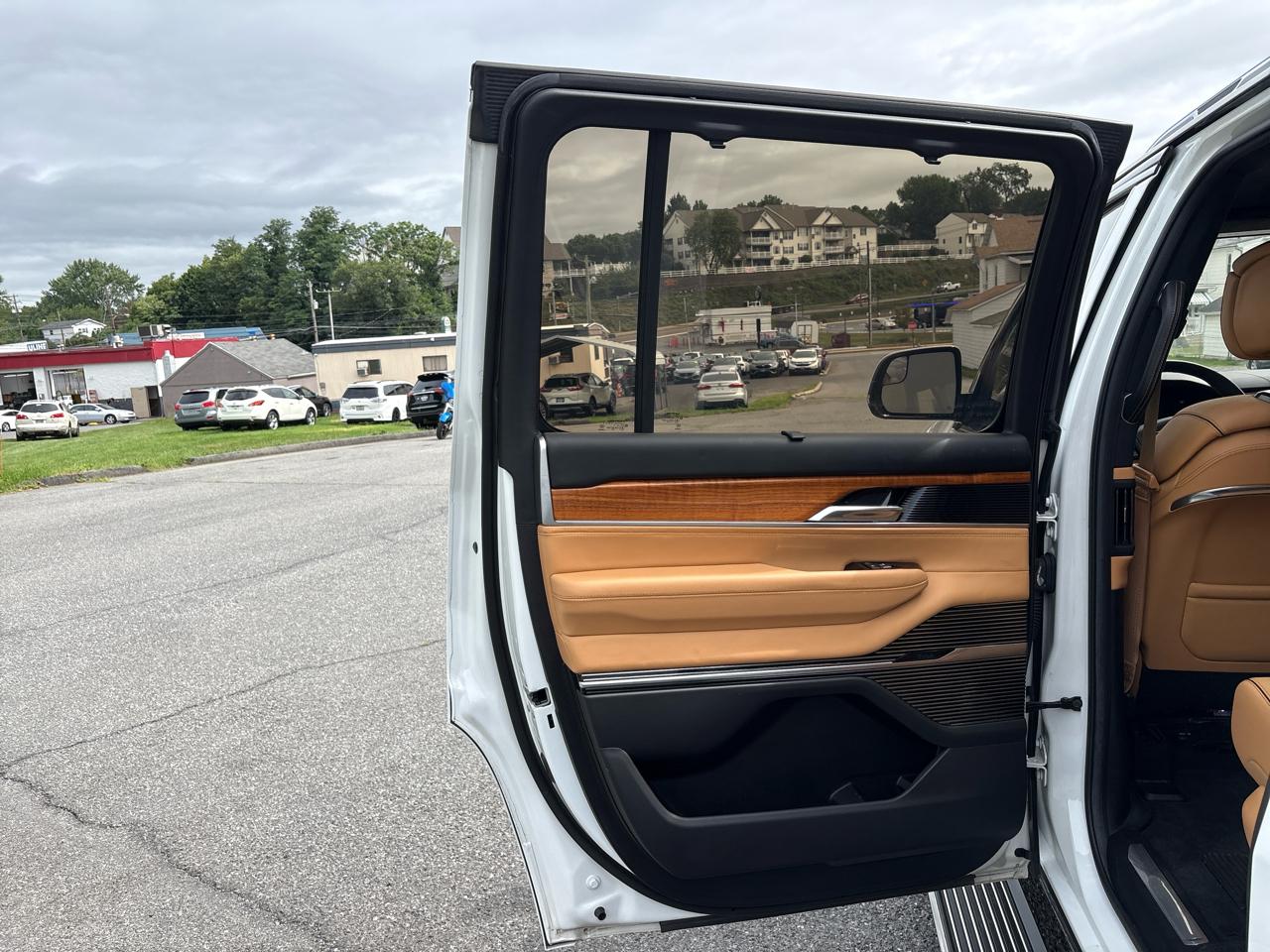 Jeep Grand Wagoneer Series III 4WD 2022
