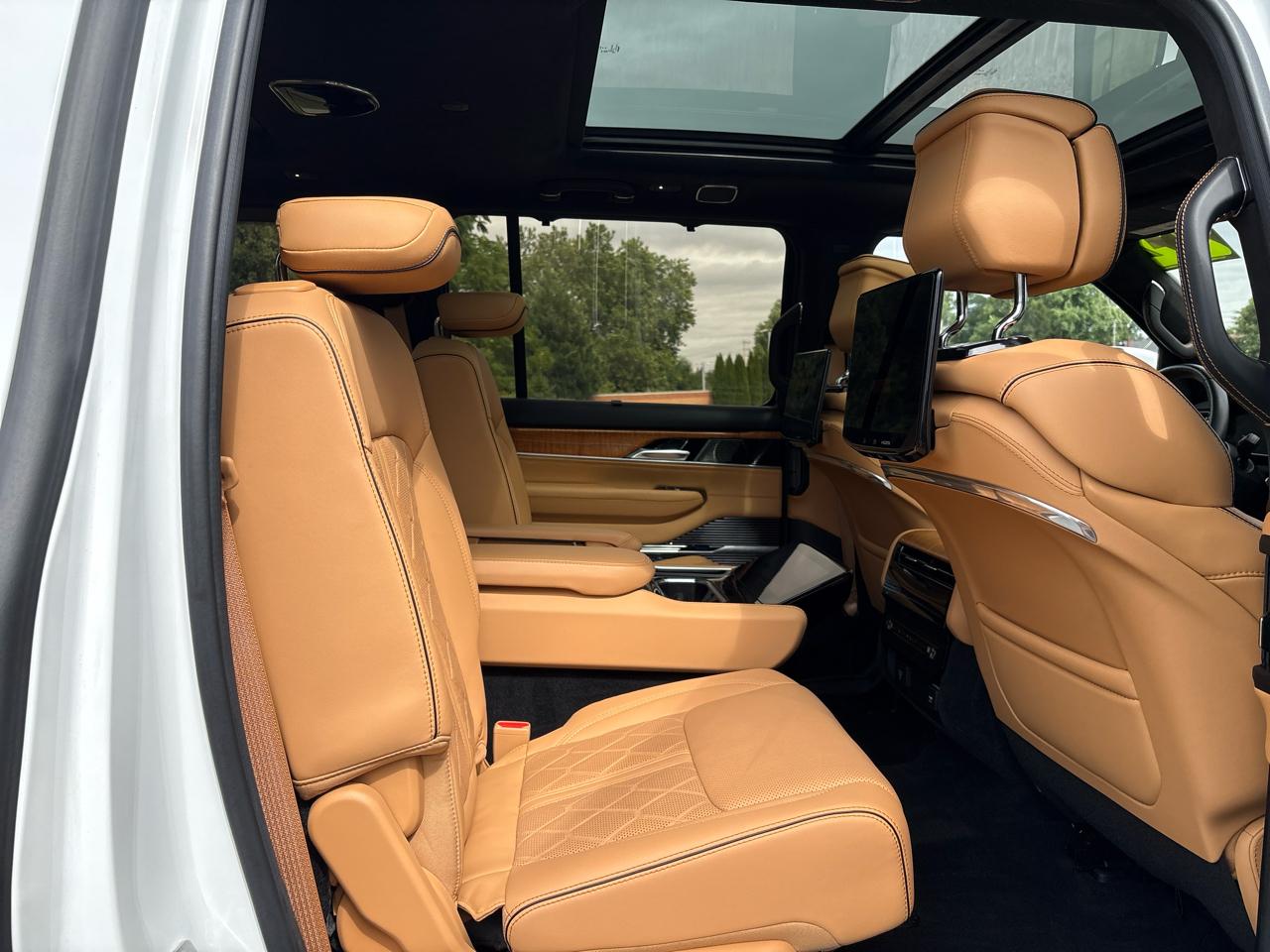 Jeep Grand Wagoneer Series III 4WD 2022