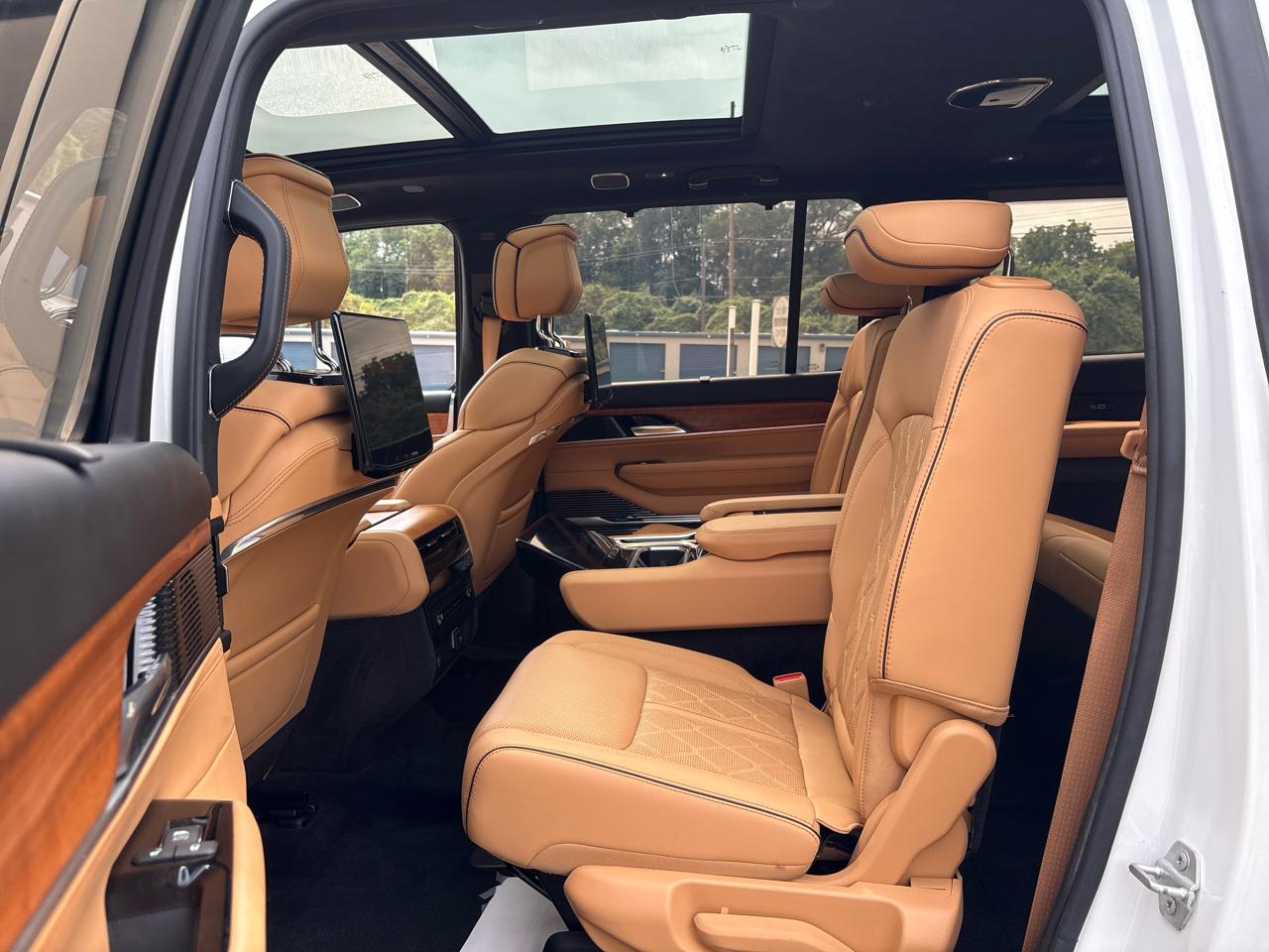 Jeep Grand Wagoneer Series III 4WD 2022