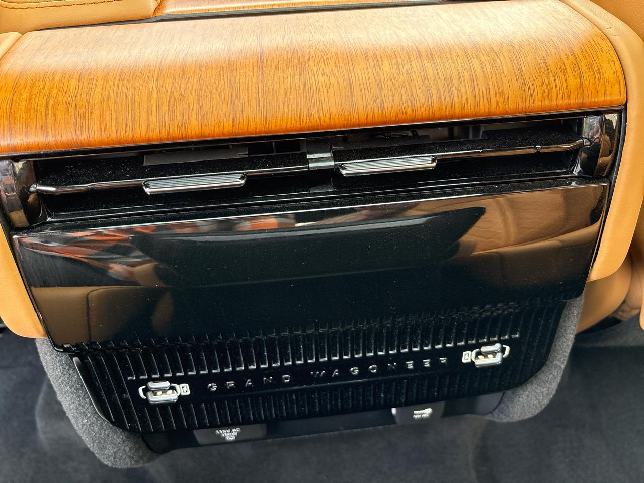 Jeep Grand Wagoneer Series III 4WD 2022