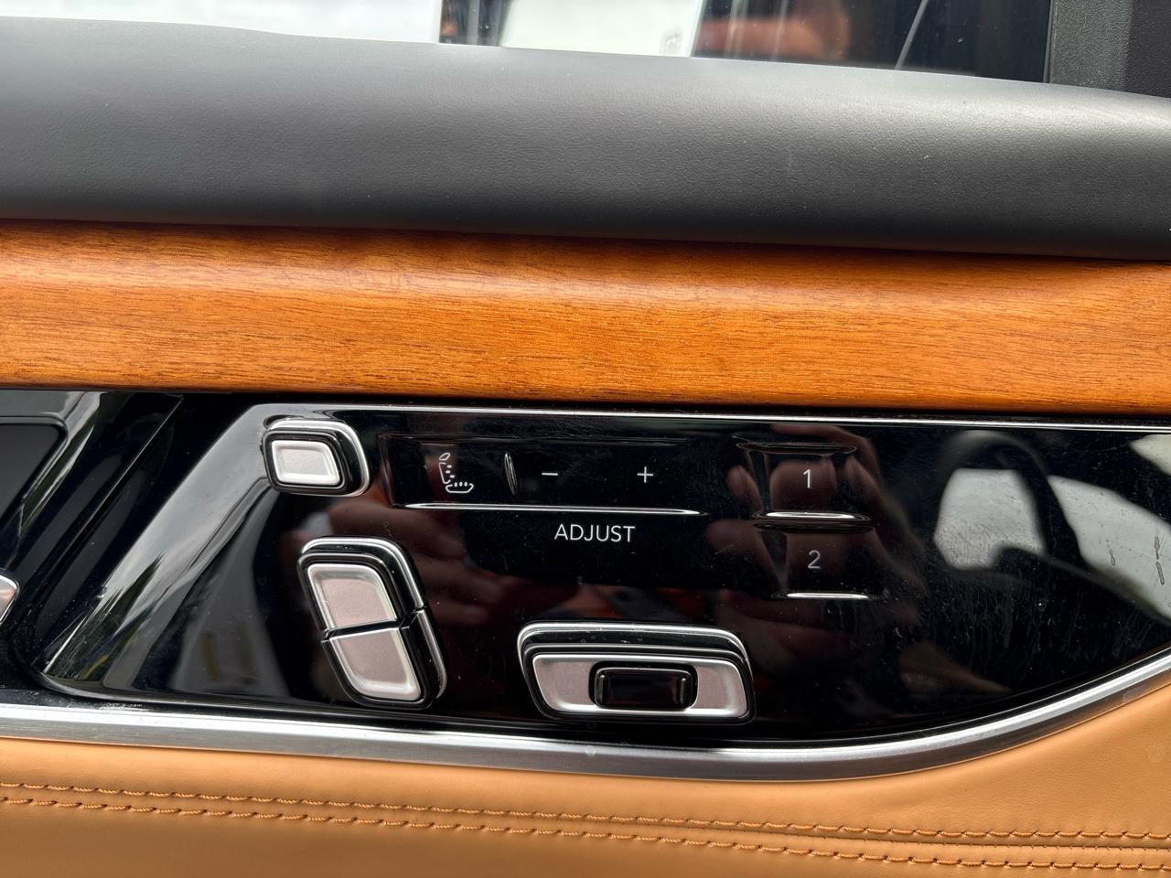 Jeep Grand Wagoneer Series III 4WD 2022