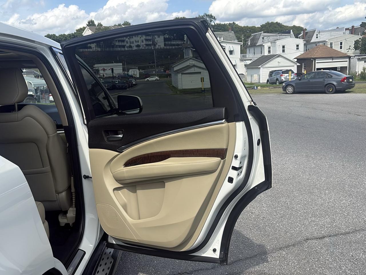 Acura MDX photo 11