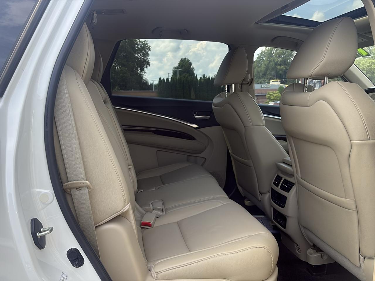 Acura MDX photo 15