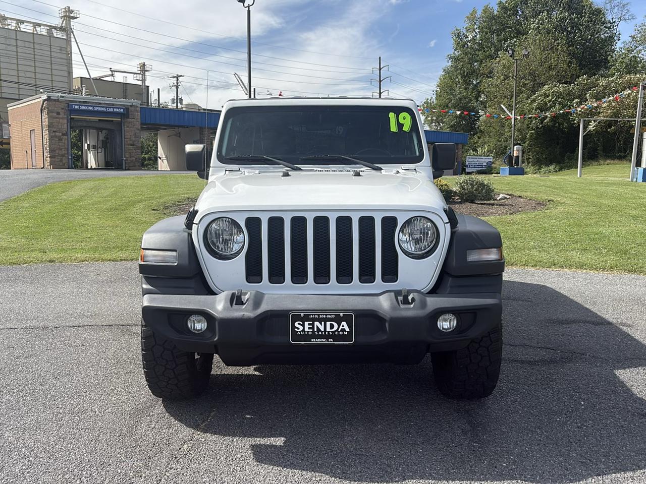 Jeep Wrangler photo 2