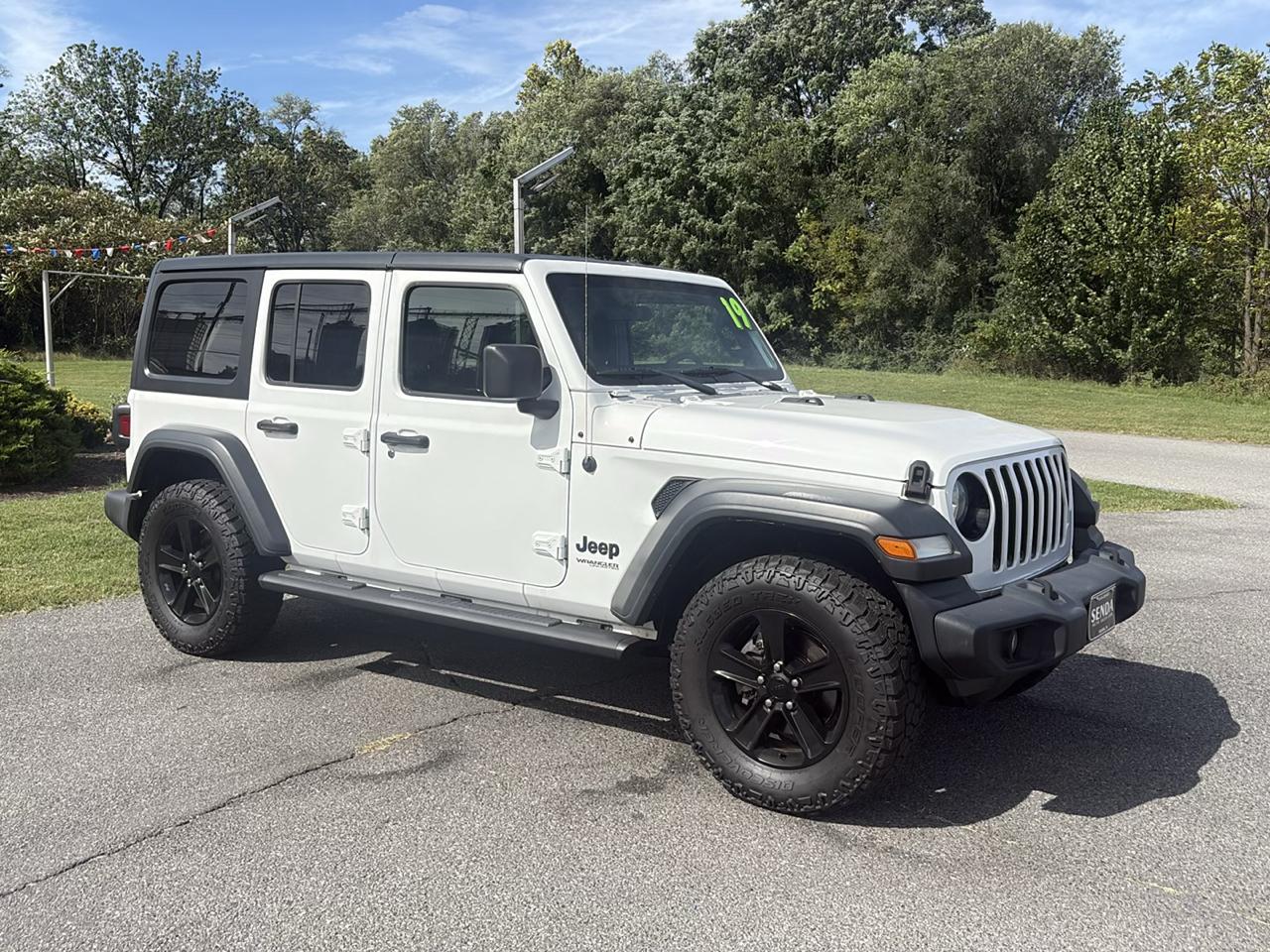 Jeep Wrangler photo 3