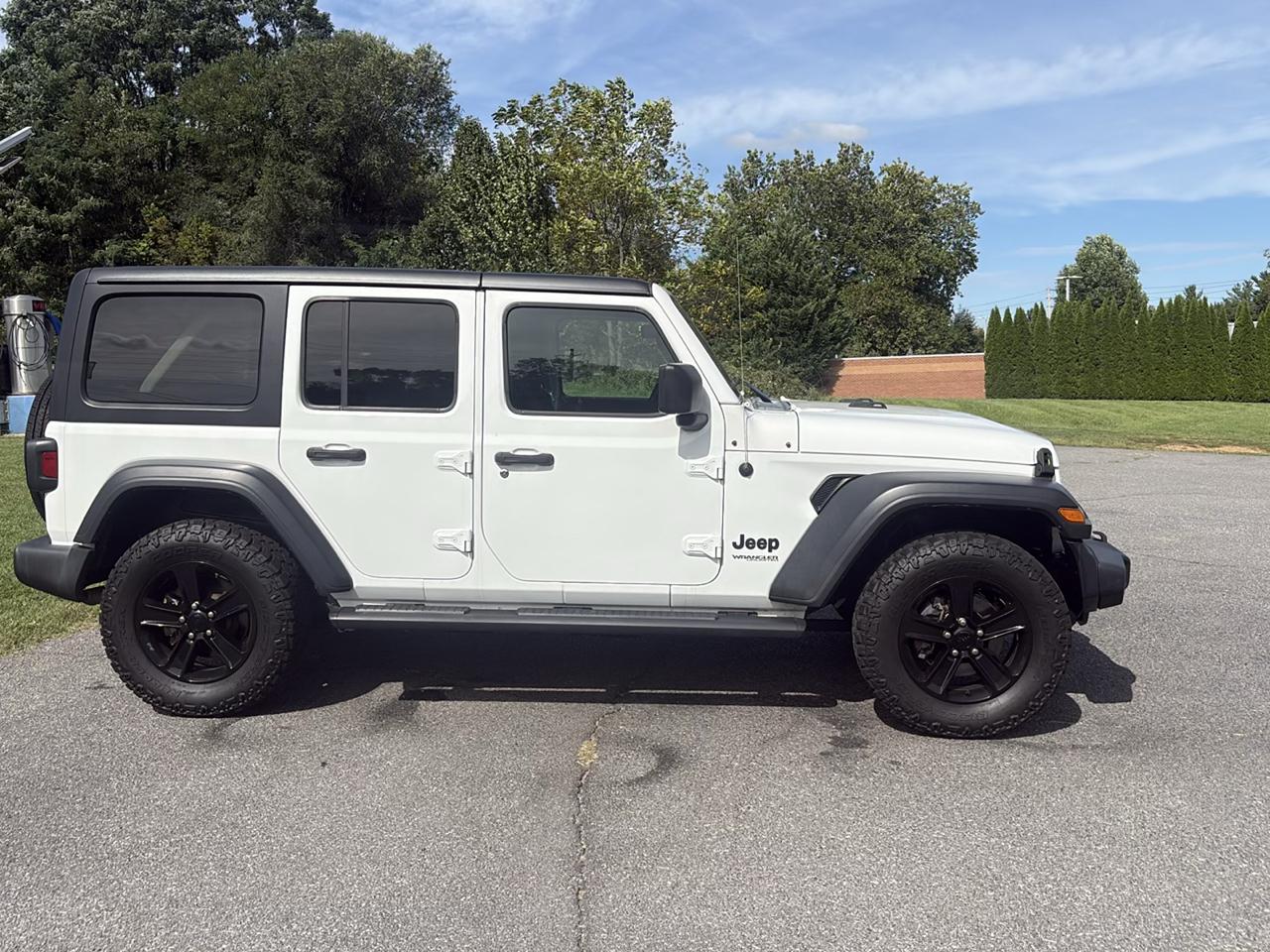 Jeep Wrangler photo 4