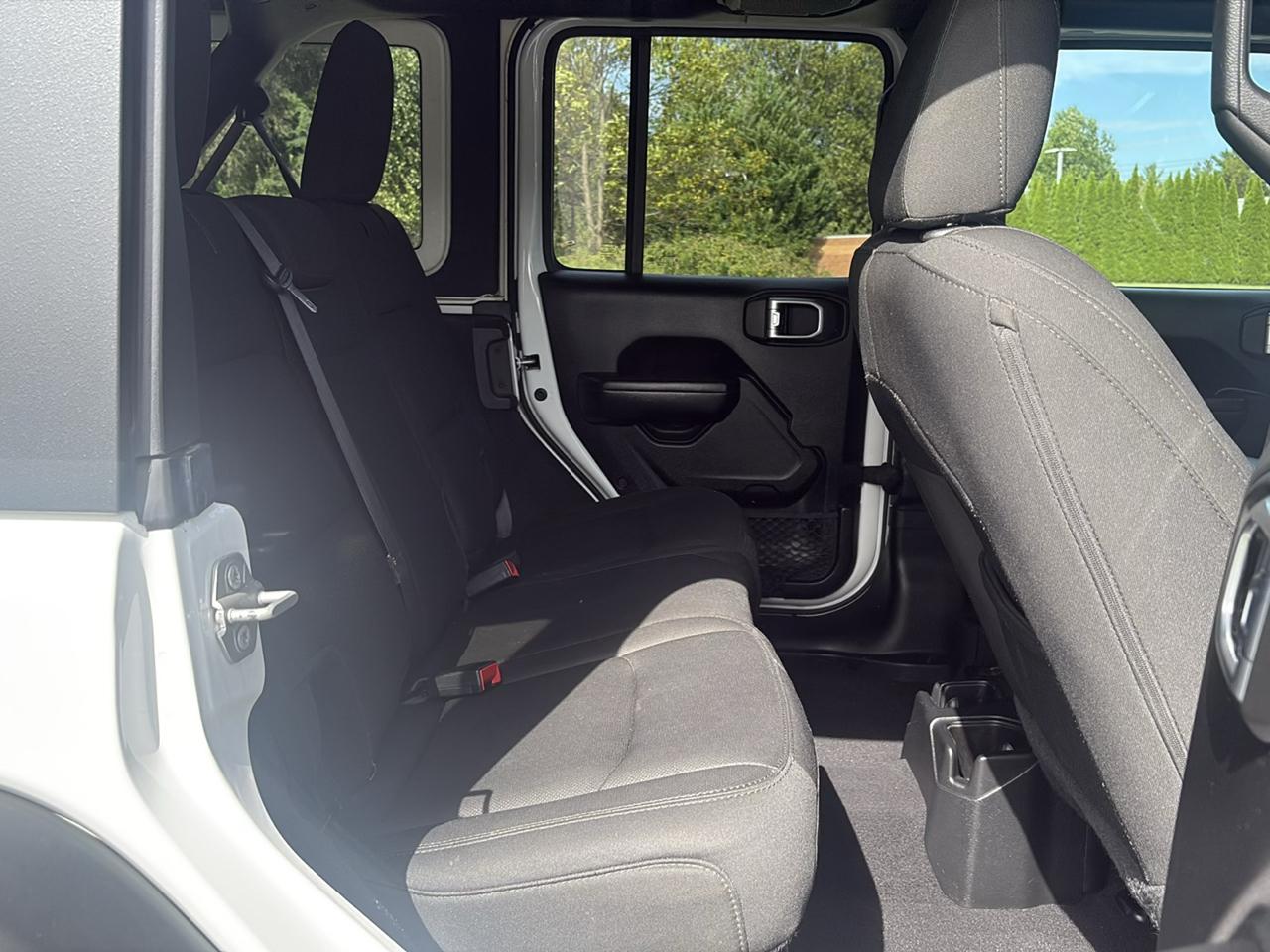 Jeep Wrangler photo 15