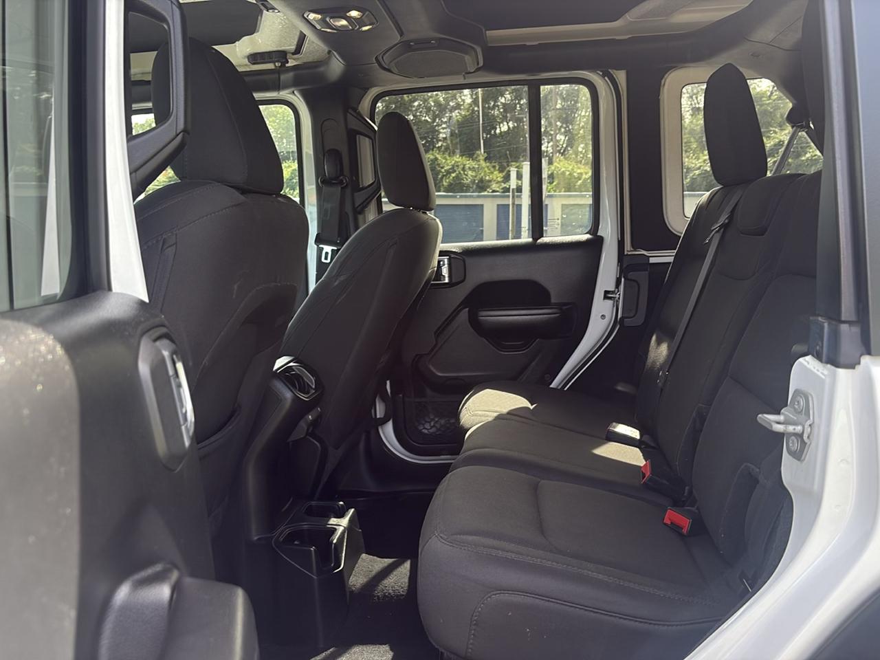 Jeep Wrangler photo 16