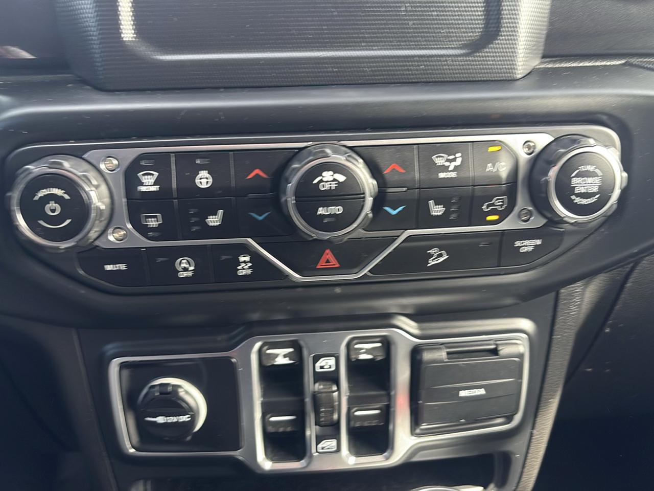 Jeep Wrangler photo 21