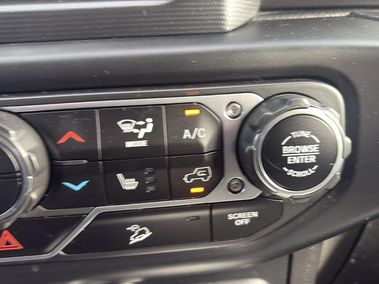 Jeep Wrangler photo 23