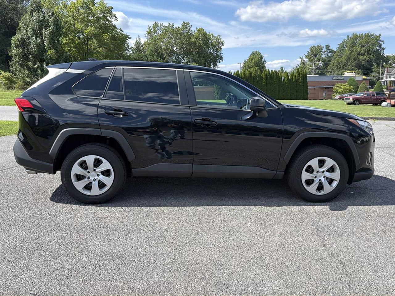 Toyota RAV4 LE AWD 2023