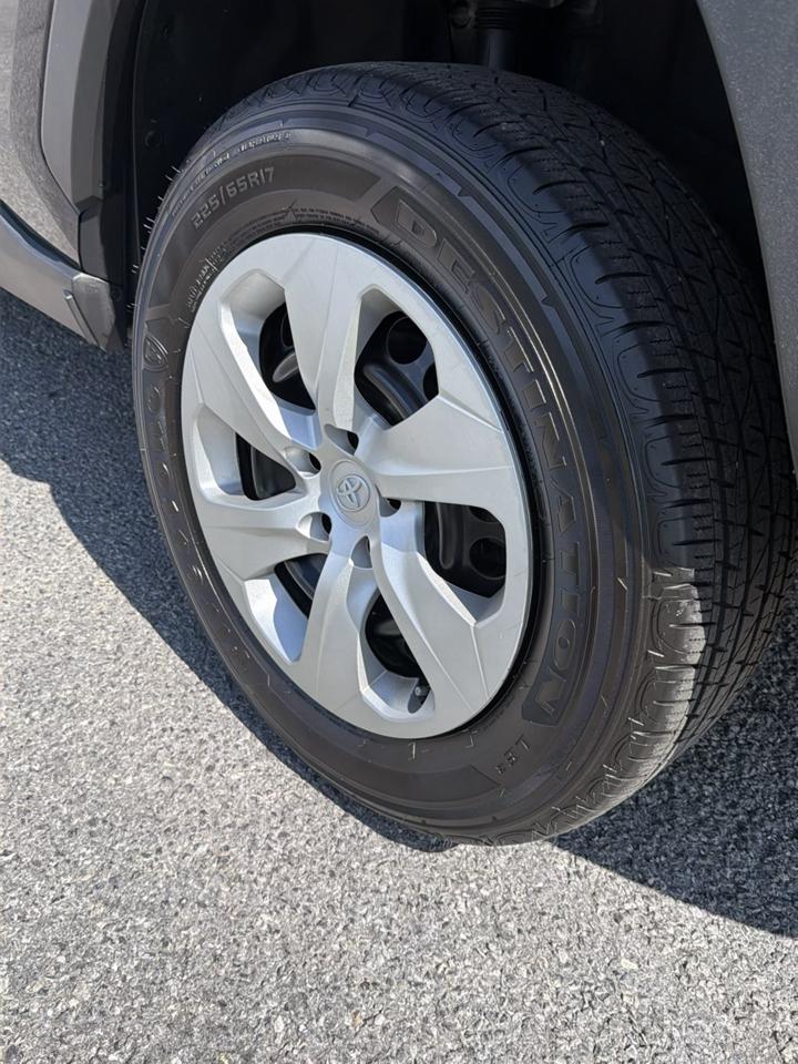 Toyota RAV4 LE AWD 2023