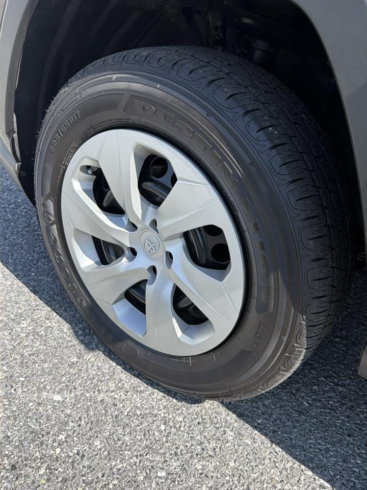 Toyota RAV4 LE AWD 2023