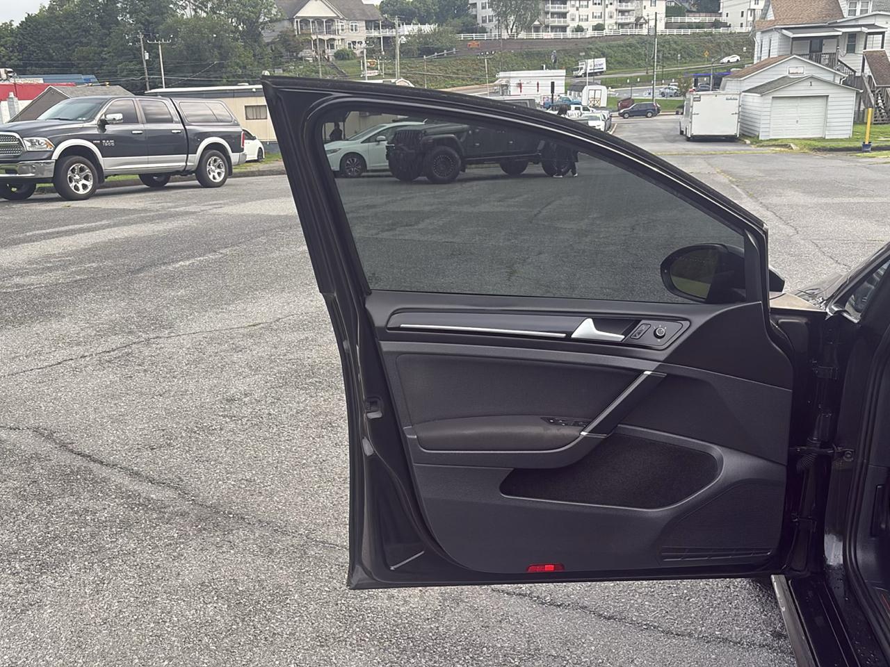 Volkswagen Golf GTI SE 6M 4-Door 2017