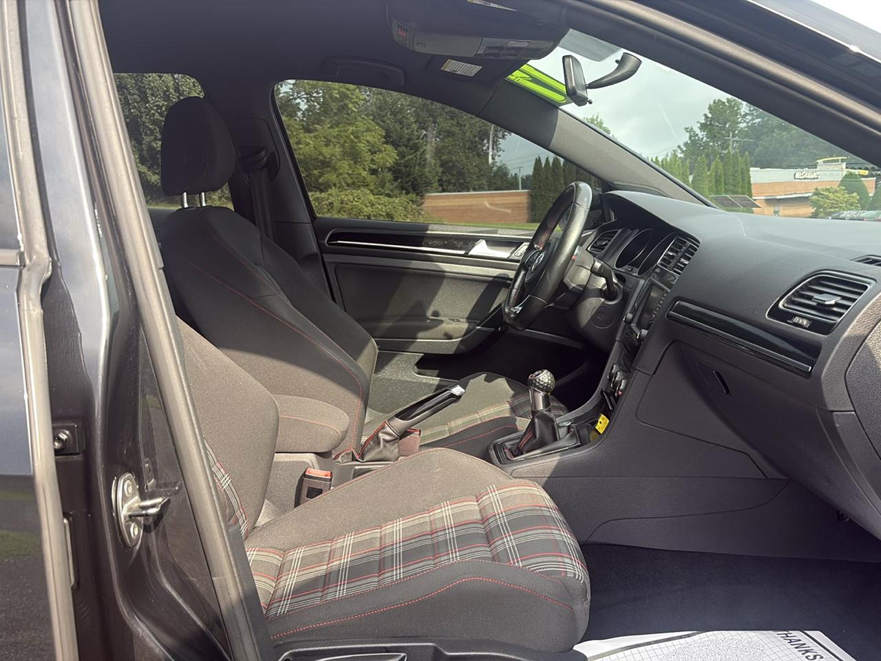 Volkswagen Golf GTI SE 6M 4-Door 2017