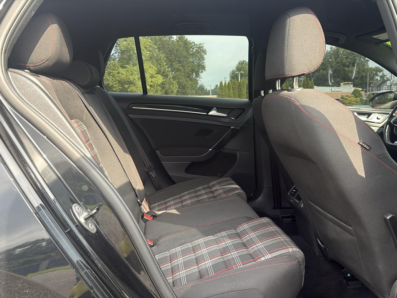 Volkswagen Golf GTI SE 6M 4-Door 2017