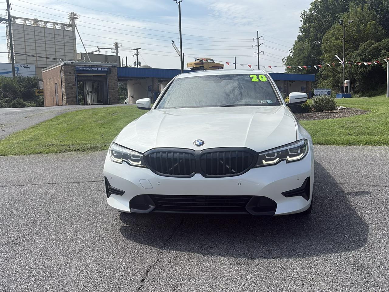 BMW 330i photo 2