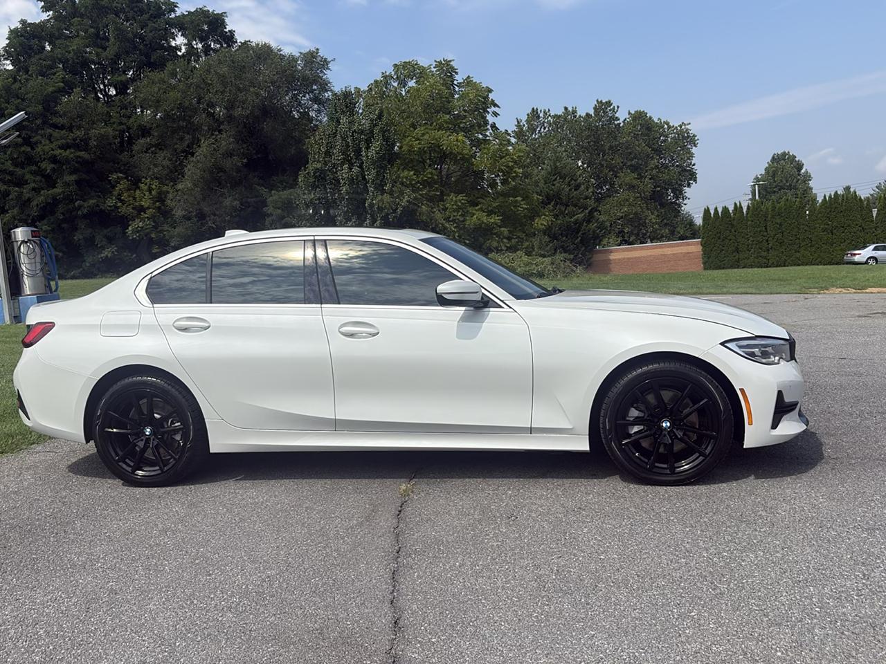 BMW 330i photo 4