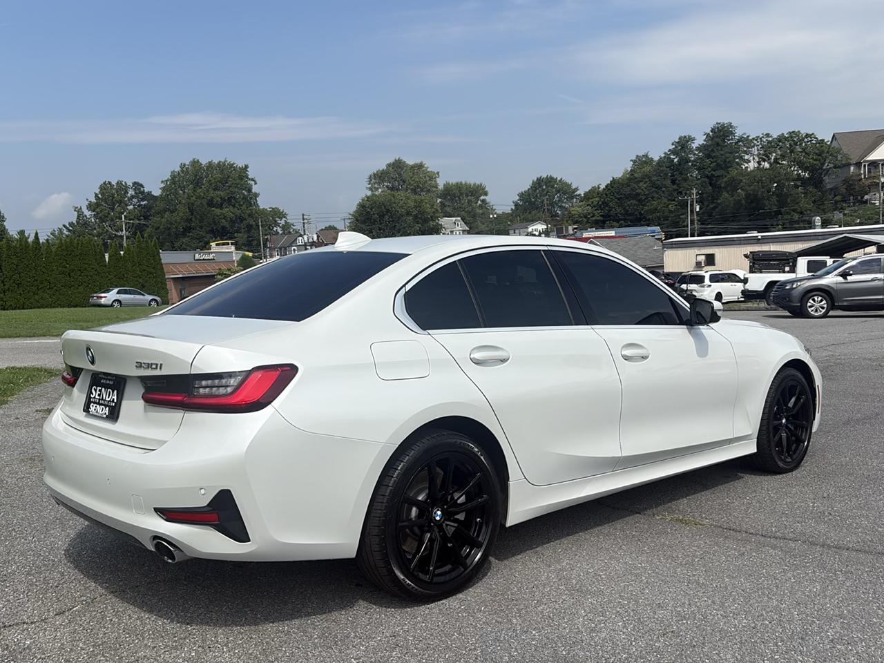 BMW 330i photo 5