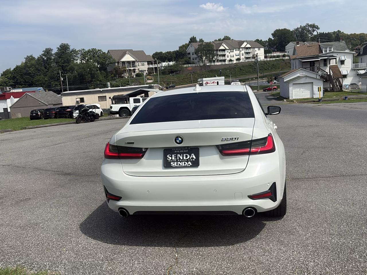 BMW 330i photo 6