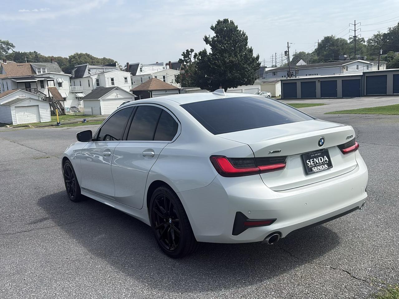 BMW 330i photo 7