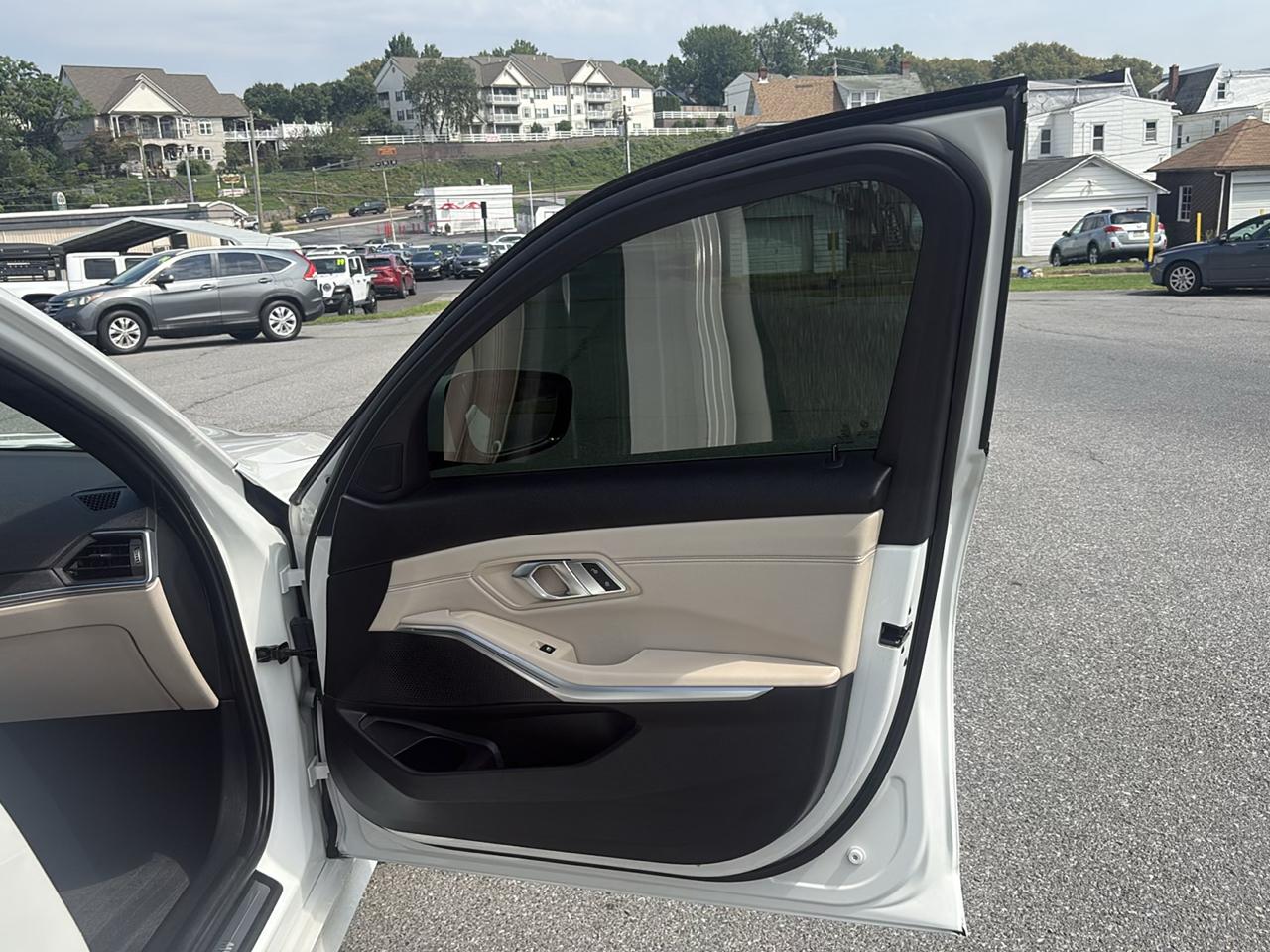 BMW 330i photo 10